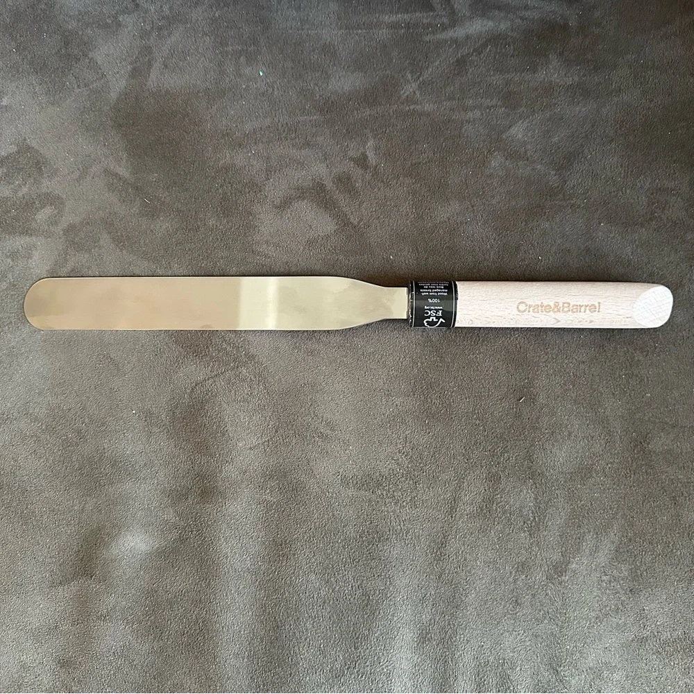 Crate&Barrel 8” Large Straight Icing Spatula Beechwood Handle